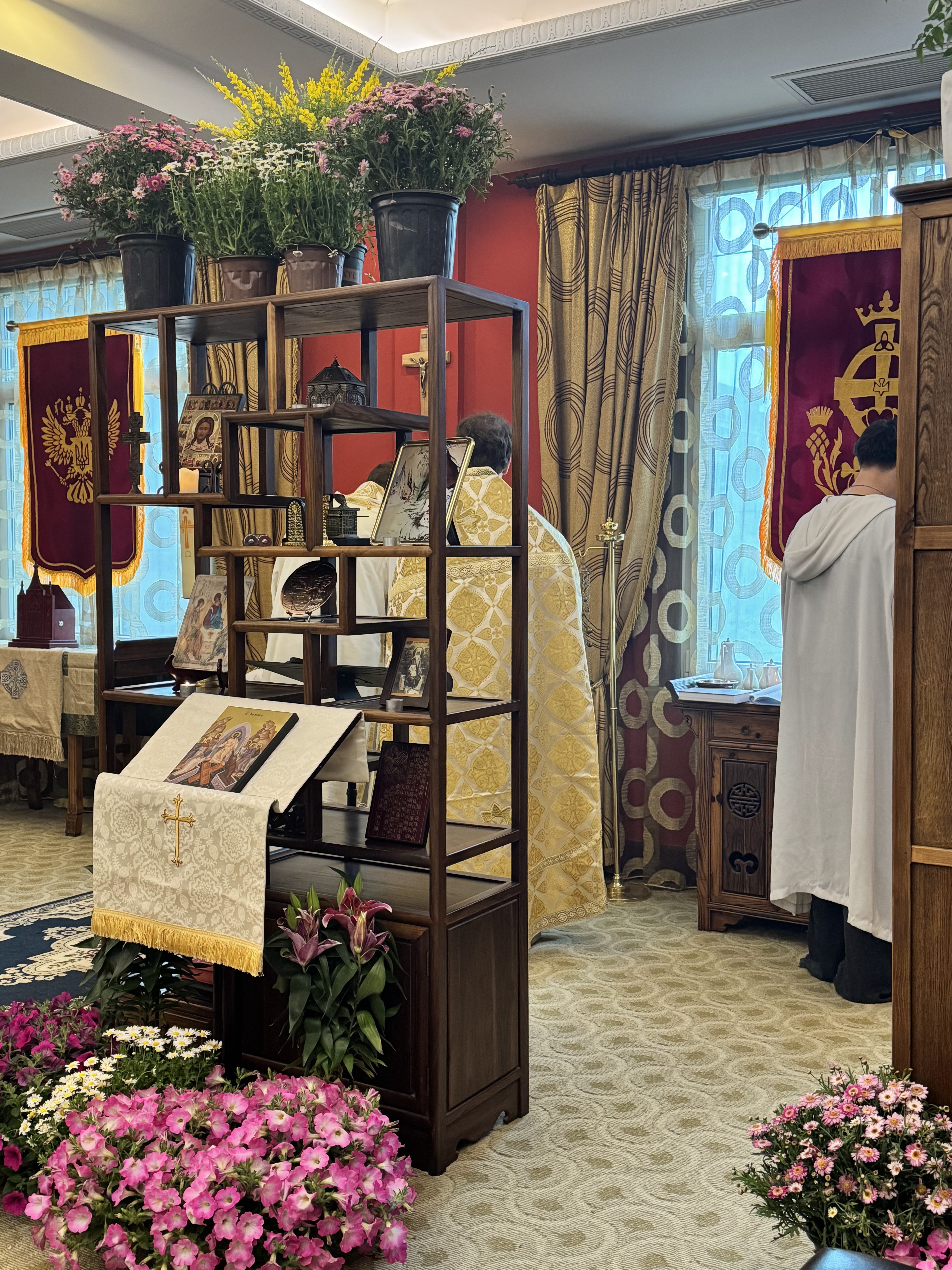UOCEA congregation at prayer