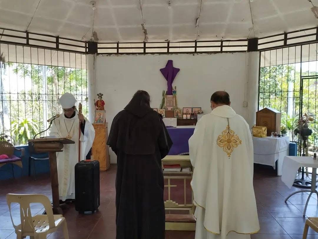 UOCEA congregation during Divine Liturgy